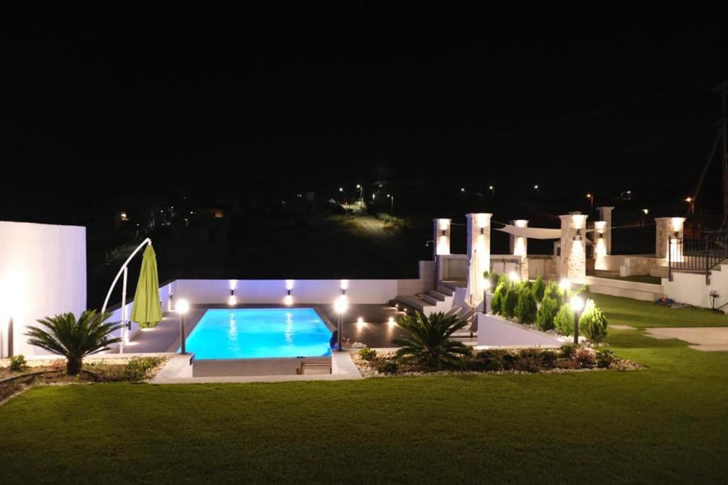 The White House Beach Villa Rafína Exterior photo