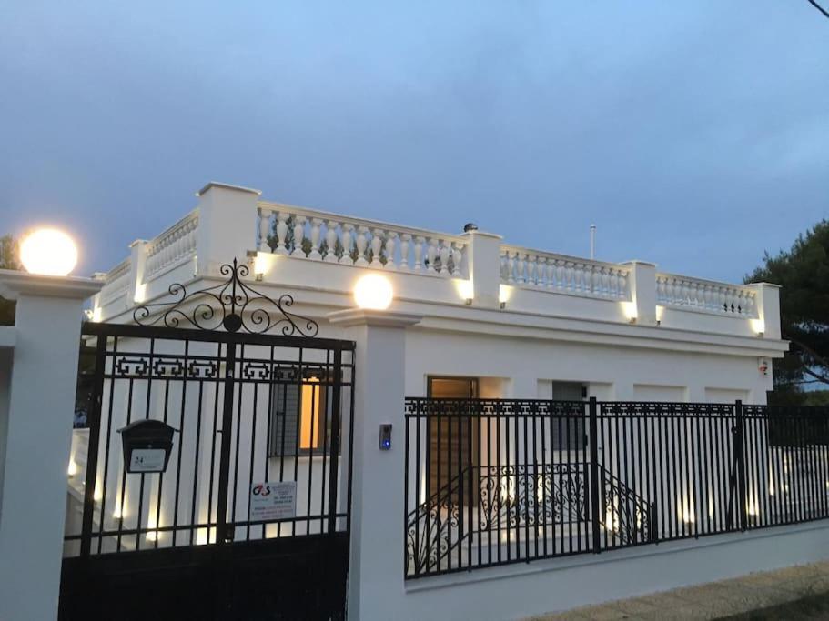 The White House Beach Villa Rafína Exterior photo